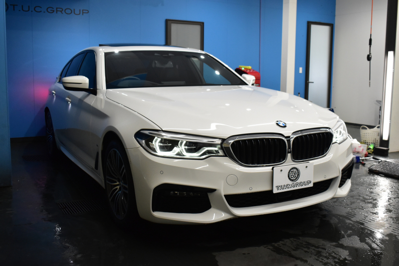 BMW 5シリーズ 530e Mｽﾎﾟｰﾂ PHEV ｻﾝR ｲﾉﾍﾞｰｼｮﾝ&ﾊｲﾗｲﾝP 変更後全面液晶ﾒｰﾀｰ 4ｿﾞｰﾝAC 全席ﾋｰﾀｰ付黒革 Mｽﾎﾟｰﾂﾌﾞﾚｰｷ LEDﾍｯﾄﾞﾗｲﾄ ACC HUD LCW ﾊｰﾏﾝｶｰﾄﾞﾝ  ｼﾞｪｽﾁｬｰC付ﾀｯﾁﾊﾟﾈﾙHDDﾅﾋﾞﾌﾙｾｸﾞ 全周ｶﾒﾗ3Dﾋﾞｭｰ 電動ﾄﾗﾝｸ 19AW ﾜｲﾔﾚｽ充電 2年保証