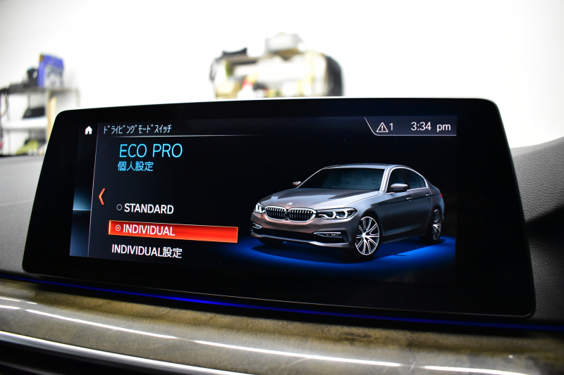 BMW 5シリーズ 530e Mｽﾎﾟｰﾂ PHEV ｻﾝR ｲﾉﾍﾞｰｼｮﾝ&ﾊｲﾗｲﾝP 変更後全面液晶ﾒｰﾀｰ 4ｿﾞｰﾝAC 全席ﾋｰﾀｰ付黒革 Mｽﾎﾟｰﾂﾌﾞﾚｰｷ LEDﾍｯﾄﾞﾗｲﾄ ACC HUD LCW ﾊｰﾏﾝｶｰﾄﾞﾝ  ｼﾞｪｽﾁｬｰC付ﾀｯﾁﾊﾟﾈﾙHDDﾅﾋﾞﾌﾙｾｸﾞ 全周ｶﾒﾗ3Dﾋﾞｭｰ 電動ﾄﾗﾝｸ 19AW ﾜｲﾔﾚｽ充電 2年保証