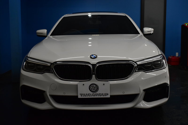 BMW 5シリーズ 530e Mｽﾎﾟｰﾂ PHEV ｻﾝR ｲﾉﾍﾞｰｼｮﾝ&ﾊｲﾗｲﾝP 変更後全面液晶ﾒｰﾀｰ 4ｿﾞｰﾝAC 全席ﾋｰﾀｰ付黒革 Mｽﾎﾟｰﾂﾌﾞﾚｰｷ LEDﾍｯﾄﾞﾗｲﾄ ACC HUD LCW ﾊｰﾏﾝｶｰﾄﾞﾝ  ｼﾞｪｽﾁｬｰC付ﾀｯﾁﾊﾟﾈﾙHDDﾅﾋﾞﾌﾙｾｸﾞ 全周ｶﾒﾗ3Dﾋﾞｭｰ 電動ﾄﾗﾝｸ 19AW ﾜｲﾔﾚｽ充電 2年保証