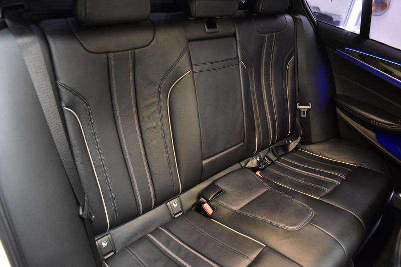 BMW 5シリーズ 530e Mｽﾎﾟｰﾂ PHEV ｻﾝR ｲﾉﾍﾞｰｼｮﾝ&ﾊｲﾗｲﾝP 変更後全面液晶ﾒｰﾀｰ 4ｿﾞｰﾝAC 全席ﾋｰﾀｰ付黒革 Mｽﾎﾟｰﾂﾌﾞﾚｰｷ LEDﾍｯﾄﾞﾗｲﾄ ACC HUD LCW ﾊｰﾏﾝｶｰﾄﾞﾝ  ｼﾞｪｽﾁｬｰC付ﾀｯﾁﾊﾟﾈﾙHDDﾅﾋﾞﾌﾙｾｸﾞ 全周ｶﾒﾗ3Dﾋﾞｭｰ 電動ﾄﾗﾝｸ 19AW ﾜｲﾔﾚｽ充電 2年保証