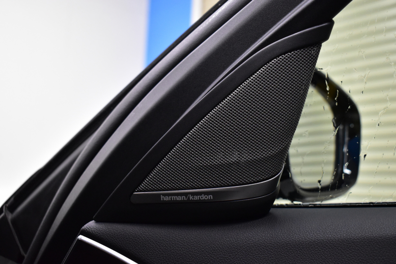 BMW 5シリーズ 530e Mｽﾎﾟｰﾂ PHEV ｻﾝR ｲﾉﾍﾞｰｼｮﾝ&ﾊｲﾗｲﾝP 変更後全面液晶ﾒｰﾀｰ 4ｿﾞｰﾝAC 全席ﾋｰﾀｰ付黒革 Mｽﾎﾟｰﾂﾌﾞﾚｰｷ LEDﾍｯﾄﾞﾗｲﾄ ACC HUD LCW ﾊｰﾏﾝｶｰﾄﾞﾝ  ｼﾞｪｽﾁｬｰC付ﾀｯﾁﾊﾟﾈﾙHDDﾅﾋﾞﾌﾙｾｸﾞ 全周ｶﾒﾗ3Dﾋﾞｭｰ 電動ﾄﾗﾝｸ 19AW ﾜｲﾔﾚｽ充電 2年保証