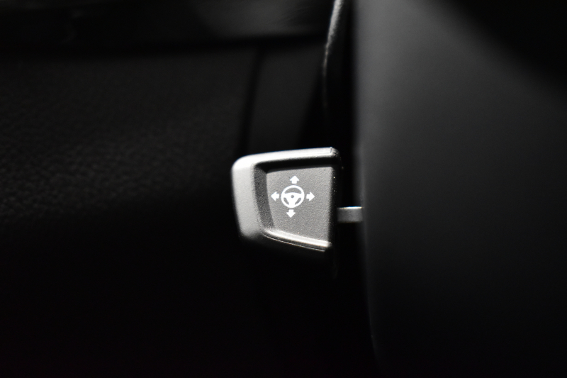 BMW 5シリーズ 530e Mｽﾎﾟｰﾂ PHEV ｻﾝR ｲﾉﾍﾞｰｼｮﾝ&ﾊｲﾗｲﾝP 変更後全面液晶ﾒｰﾀｰ 4ｿﾞｰﾝAC 全席ﾋｰﾀｰ付黒革 Mｽﾎﾟｰﾂﾌﾞﾚｰｷ LEDﾍｯﾄﾞﾗｲﾄ ACC HUD LCW ﾊｰﾏﾝｶｰﾄﾞﾝ  ｼﾞｪｽﾁｬｰC付ﾀｯﾁﾊﾟﾈﾙHDDﾅﾋﾞﾌﾙｾｸﾞ 全周ｶﾒﾗ3Dﾋﾞｭｰ 電動ﾄﾗﾝｸ 19AW ﾜｲﾔﾚｽ充電 2年保証