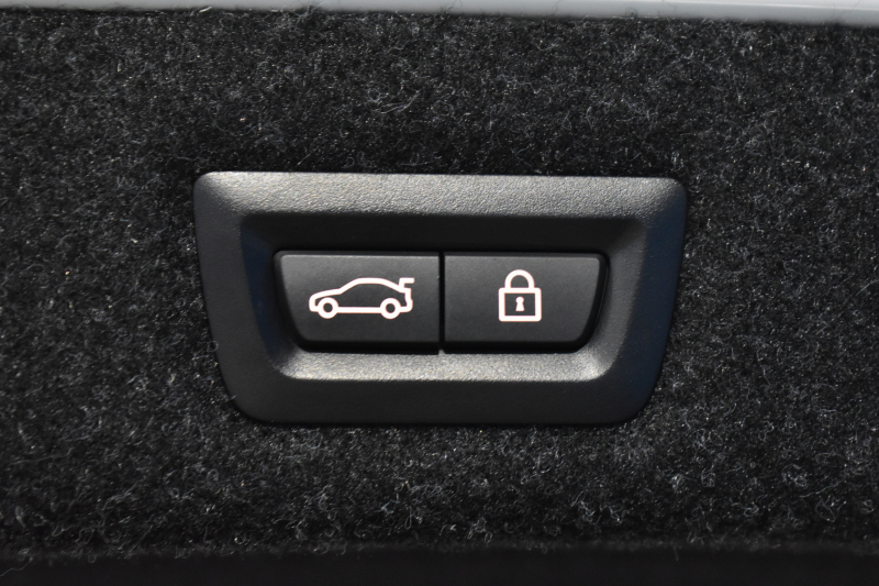 BMW 5シリーズ 530e Mｽﾎﾟｰﾂ PHEV ｻﾝR ｲﾉﾍﾞｰｼｮﾝ&ﾊｲﾗｲﾝP 変更後全面液晶ﾒｰﾀｰ 4ｿﾞｰﾝAC 全席ﾋｰﾀｰ付黒革 Mｽﾎﾟｰﾂﾌﾞﾚｰｷ LEDﾍｯﾄﾞﾗｲﾄ ACC HUD LCW ﾊｰﾏﾝｶｰﾄﾞﾝ  ｼﾞｪｽﾁｬｰC付ﾀｯﾁﾊﾟﾈﾙHDDﾅﾋﾞﾌﾙｾｸﾞ 全周ｶﾒﾗ3Dﾋﾞｭｰ 電動ﾄﾗﾝｸ 19AW ﾜｲﾔﾚｽ充電 2年保証