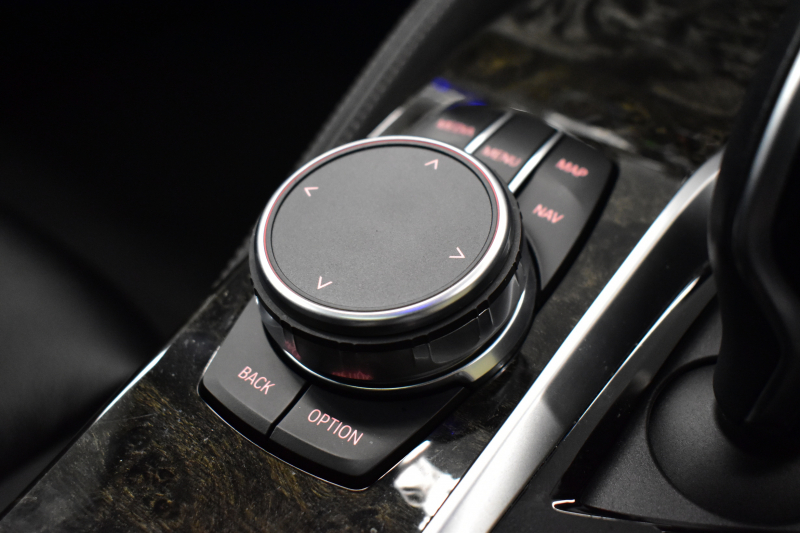 BMW 5シリーズ 530e Mｽﾎﾟｰﾂ PHEV ｻﾝR ｲﾉﾍﾞｰｼｮﾝ&ﾊｲﾗｲﾝP 変更後全面液晶ﾒｰﾀｰ 4ｿﾞｰﾝAC 全席ﾋｰﾀｰ付黒革 Mｽﾎﾟｰﾂﾌﾞﾚｰｷ LEDﾍｯﾄﾞﾗｲﾄ ACC HUD LCW ﾊｰﾏﾝｶｰﾄﾞﾝ  ｼﾞｪｽﾁｬｰC付ﾀｯﾁﾊﾟﾈﾙHDDﾅﾋﾞﾌﾙｾｸﾞ 全周ｶﾒﾗ3Dﾋﾞｭｰ 電動ﾄﾗﾝｸ 19AW ﾜｲﾔﾚｽ充電 2年保証