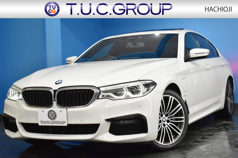 BMW 5シリーズ 530e Mｽﾎﾟｰﾂ PHEV ｻﾝR ｲﾉﾍﾞｰｼｮﾝ&ﾊｲﾗｲﾝP 変更後全面液晶ﾒｰﾀｰ 4ｿﾞｰﾝAC 全席ﾋｰﾀｰ付黒革 Mｽﾎﾟｰﾂﾌﾞﾚｰｷ LEDﾍｯﾄﾞﾗｲﾄ ACC HUD LCW ﾊｰﾏﾝｶｰﾄﾞﾝ  ｼﾞｪｽﾁｬｰC付ﾀｯﾁﾊﾟﾈﾙHDDﾅﾋﾞﾌﾙｾｸﾞ 全周ｶﾒﾗ3Dﾋﾞｭｰ 電動ﾄﾗﾝｸ 19AW ﾜｲﾔﾚｽ充電 2年保証