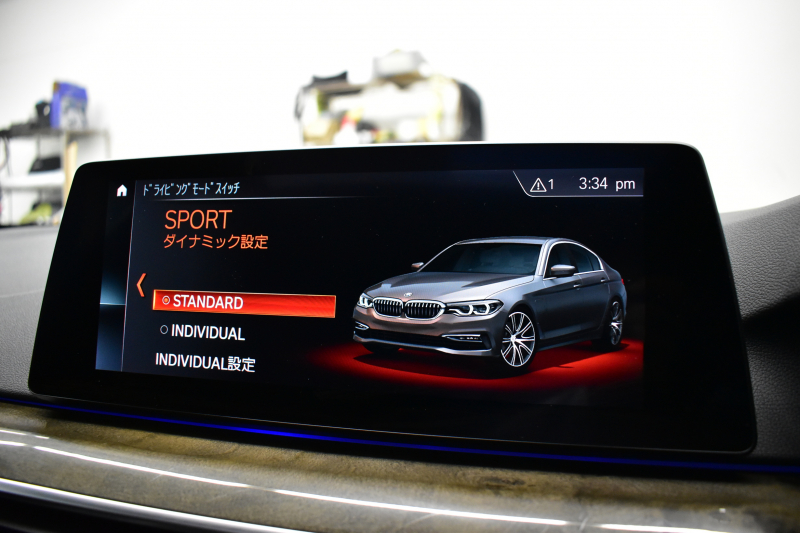 BMW 5シリーズ 530e Mｽﾎﾟｰﾂ PHEV ｻﾝR ｲﾉﾍﾞｰｼｮﾝ&ﾊｲﾗｲﾝP 変更後全面液晶ﾒｰﾀｰ 4ｿﾞｰﾝAC 全席ﾋｰﾀｰ付黒革 Mｽﾎﾟｰﾂﾌﾞﾚｰｷ LEDﾍｯﾄﾞﾗｲﾄ ACC HUD LCW ﾊｰﾏﾝｶｰﾄﾞﾝ  ｼﾞｪｽﾁｬｰC付ﾀｯﾁﾊﾟﾈﾙHDDﾅﾋﾞﾌﾙｾｸﾞ 全周ｶﾒﾗ3Dﾋﾞｭｰ 電動ﾄﾗﾝｸ 19AW ﾜｲﾔﾚｽ充電 2年保証