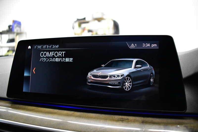 BMW 5シリーズ 530e Mｽﾎﾟｰﾂ PHEV ｻﾝR ｲﾉﾍﾞｰｼｮﾝ&ﾊｲﾗｲﾝP 変更後全面液晶ﾒｰﾀｰ 4ｿﾞｰﾝAC 全席ﾋｰﾀｰ付黒革 Mｽﾎﾟｰﾂﾌﾞﾚｰｷ LEDﾍｯﾄﾞﾗｲﾄ ACC HUD LCW ﾊｰﾏﾝｶｰﾄﾞﾝ  ｼﾞｪｽﾁｬｰC付ﾀｯﾁﾊﾟﾈﾙHDDﾅﾋﾞﾌﾙｾｸﾞ 全周ｶﾒﾗ3Dﾋﾞｭｰ 電動ﾄﾗﾝｸ 19AW ﾜｲﾔﾚｽ充電 2年保証