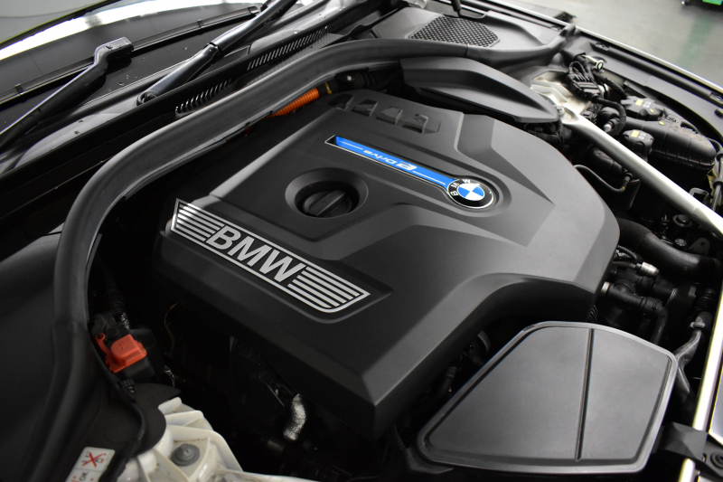 BMW 5シリーズ 530e Mｽﾎﾟｰﾂ PHEV ｻﾝR ｲﾉﾍﾞｰｼｮﾝ&ﾊｲﾗｲﾝP 変更後全面液晶ﾒｰﾀｰ 4ｿﾞｰﾝAC 全席ﾋｰﾀｰ付黒革 Mｽﾎﾟｰﾂﾌﾞﾚｰｷ LEDﾍｯﾄﾞﾗｲﾄ ACC HUD LCW ﾊｰﾏﾝｶｰﾄﾞﾝ  ｼﾞｪｽﾁｬｰC付ﾀｯﾁﾊﾟﾈﾙHDDﾅﾋﾞﾌﾙｾｸﾞ 全周ｶﾒﾗ3Dﾋﾞｭｰ 電動ﾄﾗﾝｸ 19AW ﾜｲﾔﾚｽ充電 2年保証