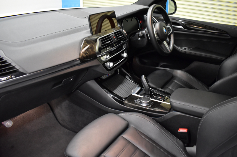 BMW X3 M40d ｾﾚｸﾄ&ﾊｲﾗｲﾝﾊﾟｯｹｰｼﾞ 326馬力 ﾊﾟﾉﾗﾏｻﾝﾙｰﾌ 全席ﾋｰﾀｰ付黒革 ﾊｰﾏﾝｶｰﾄﾞﾝ 21AW 追従ACC HUD ｽﾃｱﾘﾝｸﾞｻﾎﾟｰﾄ ﾀｯﾁﾊﾟﾈﾙﾅﾋﾞ ﾌﾙｾｸﾞ 全周囲ｶﾒﾗ3Dﾋﾞｭｰ LEDﾍｯﾄﾞﾗｲﾄ 電動Rｹﾞｰﾄ ﾜｲﾔﾚｽ充電 液晶ﾒｰﾀｰ 2年保証