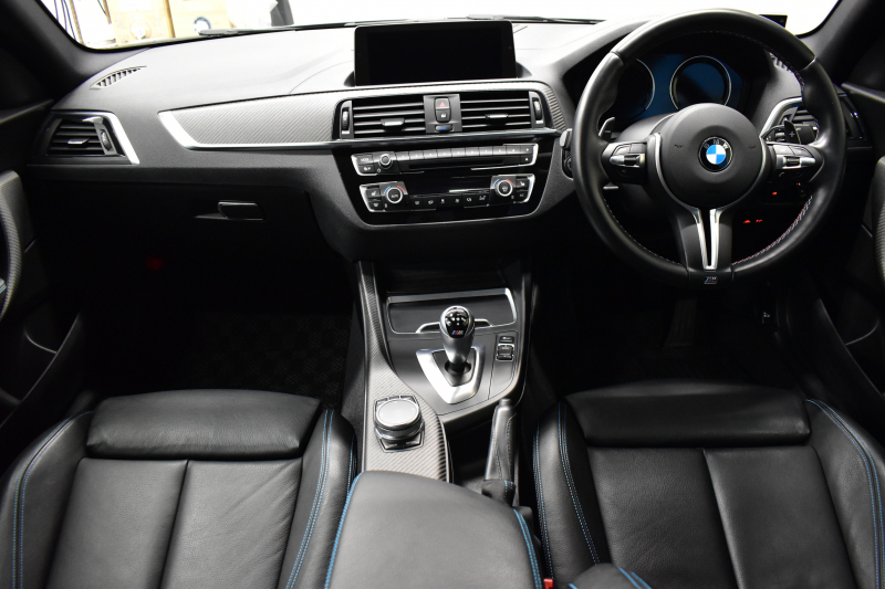 BMW Mシリーズ M2 MDCT 7速DCT LCI後期 ﾋｰﾀｰ付黒革 LEDﾍｯﾄﾞﾗｲﾄ&ﾃｰﾙ ﾀｯﾁﾊﾟﾈﾙHDDﾅﾋﾞ Bｶﾒﾗ ﾘｱPDC 19AW 車線逸脱&歩行者警告 衝突軽減ﾌﾞﾚｰｷ ｶｰﾎﾞﾝｲﾝﾃﾘｱ 2年保証
