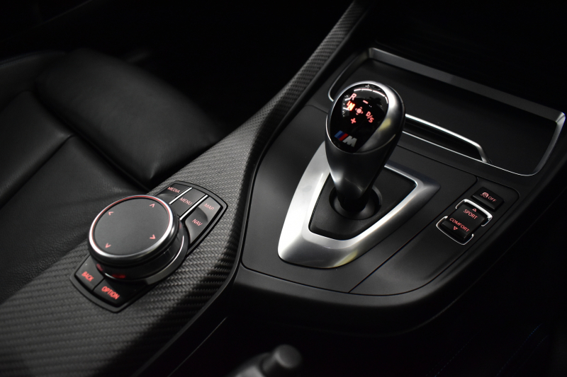 BMW Mシリーズ M2 MDCT 7速DCT LCI後期 ﾋｰﾀｰ付黒革 LEDﾍｯﾄﾞﾗｲﾄ&ﾃｰﾙ ﾀｯﾁﾊﾟﾈﾙHDDﾅﾋﾞ Bｶﾒﾗ ﾘｱPDC 19AW 車線逸脱&歩行者警告 衝突軽減ﾌﾞﾚｰｷ ｶｰﾎﾞﾝｲﾝﾃﾘｱ 2年保証