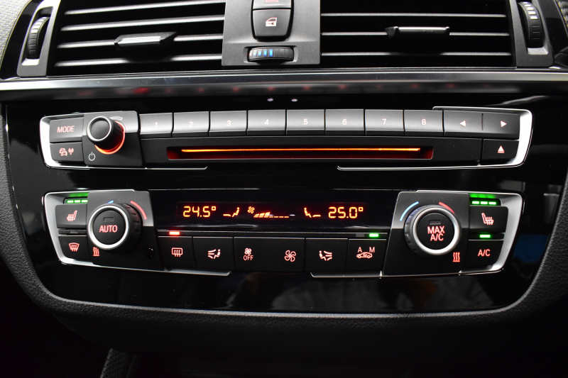 BMW Mシリーズ M2 MDCT 7速DCT LCI後期 ﾋｰﾀｰ付黒革 LEDﾍｯﾄﾞﾗｲﾄ&ﾃｰﾙ ﾀｯﾁﾊﾟﾈﾙHDDﾅﾋﾞ Bｶﾒﾗ ﾘｱPDC 19AW 車線逸脱&歩行者警告 衝突軽減ﾌﾞﾚｰｷ ｶｰﾎﾞﾝｲﾝﾃﾘｱ 2年保証