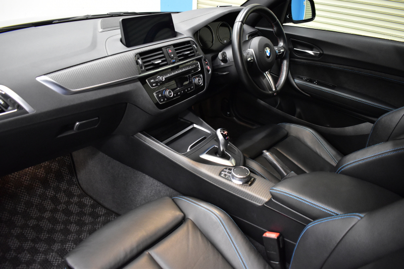 BMW Mシリーズ M2 MDCT 7速DCT LCI後期 ﾋｰﾀｰ付黒革 LEDﾍｯﾄﾞﾗｲﾄ&ﾃｰﾙ ﾀｯﾁﾊﾟﾈﾙHDDﾅﾋﾞ Bｶﾒﾗ ﾘｱPDC 19AW 車線逸脱&歩行者警告 衝突軽減ﾌﾞﾚｰｷ ｶｰﾎﾞﾝｲﾝﾃﾘｱ 2年保証