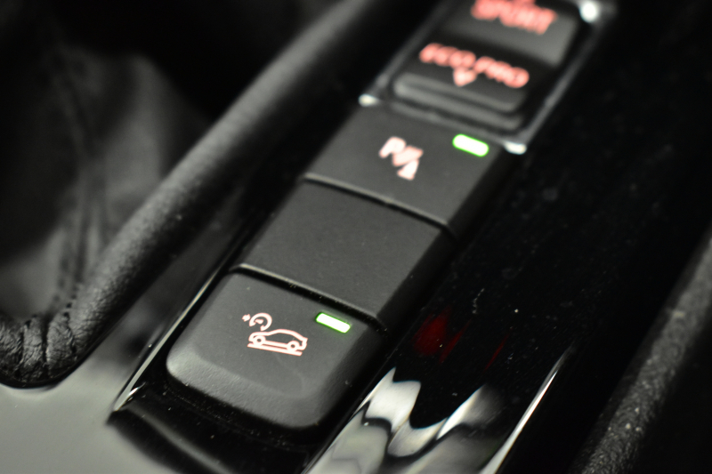 BMW X1 Xdrive18d Xﾗｲﾝ 中期 期間限定特別掲載 4WD 1ｵｰﾅｰ ﾊｲﾗｲﾝ&ｺﾝﾌｫｰﾄ&ｱﾄﾞﾊﾞﾝｽﾄﾞｱｸﾃｨﾌﾞｾｰﾌﾃｨP 追従ACC HUD ﾋｰﾀｰ付電動黒革 LEDﾍｯﾄﾞﾗｲﾄ 衝突軽減B ﾀｯﾁﾊﾟﾈﾙﾅﾋﾞ Bｶﾒﾗ 前後PDC Pｱｼｽﾄ 電動Rｹﾞｰﾄ ｽﾏｰﾄｷｰ 18AW 2年保証