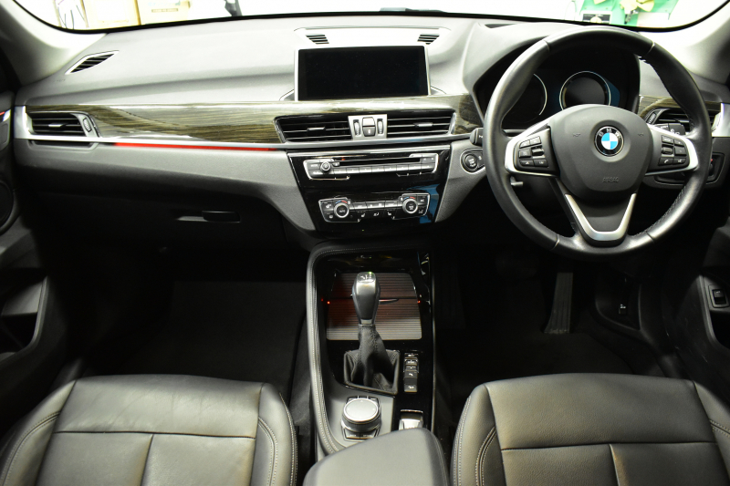 BMW X1 Xdrive18d Xﾗｲﾝ 中期 期間限定特別掲載 4WD 1ｵｰﾅｰ ﾊｲﾗｲﾝ&ｺﾝﾌｫｰﾄ&ｱﾄﾞﾊﾞﾝｽﾄﾞｱｸﾃｨﾌﾞｾｰﾌﾃｨP 追従ACC HUD ﾋｰﾀｰ付電動黒革 LEDﾍｯﾄﾞﾗｲﾄ 衝突軽減B ﾀｯﾁﾊﾟﾈﾙﾅﾋﾞ Bｶﾒﾗ 前後PDC Pｱｼｽﾄ 電動Rｹﾞｰﾄ ｽﾏｰﾄｷｰ 18AW 2年保証