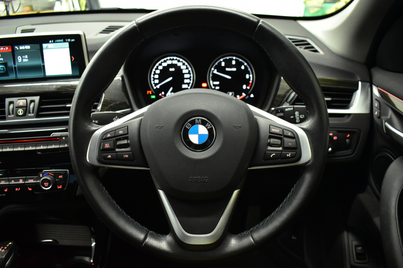 BMW X1 Xdrive18d Xﾗｲﾝ 中期 期間限定特別掲載 4WD 1ｵｰﾅｰ ﾊｲﾗｲﾝ&ｺﾝﾌｫｰﾄ&ｱﾄﾞﾊﾞﾝｽﾄﾞｱｸﾃｨﾌﾞｾｰﾌﾃｨP 追従ACC HUD ﾋｰﾀｰ付電動黒革 LEDﾍｯﾄﾞﾗｲﾄ 衝突軽減B ﾀｯﾁﾊﾟﾈﾙﾅﾋﾞ Bｶﾒﾗ 前後PDC Pｱｼｽﾄ 電動Rｹﾞｰﾄ ｽﾏｰﾄｷｰ 18AW 2年保証