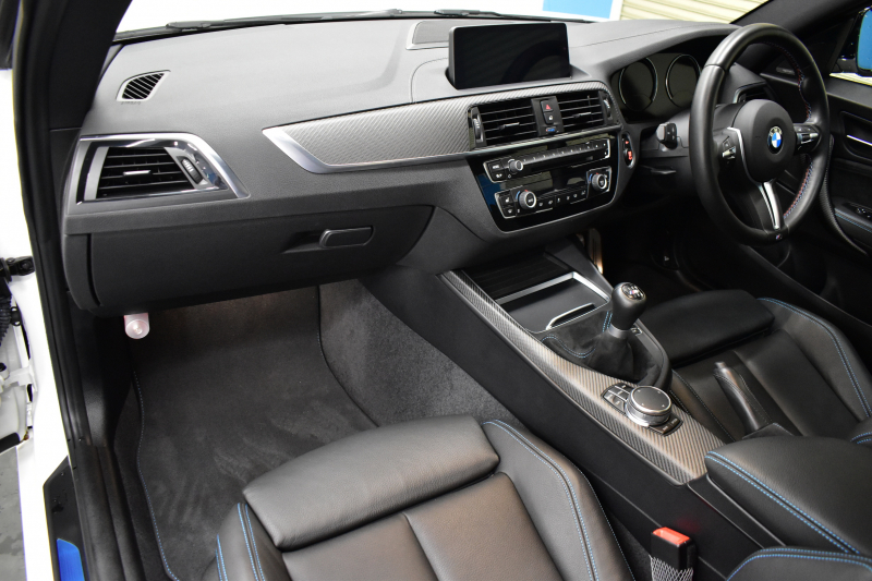 BMW Mシリーズ M2 6速MT LCI後期 ｾﾚｸﾄP ｻﾝﾙｰﾌ ﾋｰﾀｰ付黒革 LEDﾍｯﾄﾞﾗｲﾄ&ﾃｰﾙ ﾀｯﾁﾊﾟﾈﾙHDDﾅﾋﾞ Bｶﾒﾗ ﾘｱPDC 19AW 車線逸脱&歩行者警告 衝突軽減ﾌﾞﾚｰｷ ｶｰﾎﾞﾝｲﾝﾃﾘｱ ｶｰﾎﾞﾝﾄﾗﾝｸｽﾎﾟｲﾗｰ iｽﾄｯﾌﾟ ｽﾏｰﾄｷｰ 2年保証