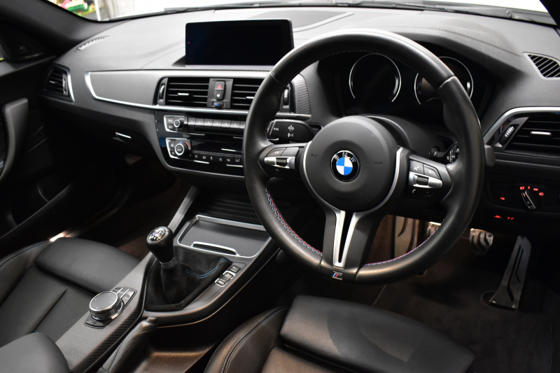 BMW Mシリーズ M2 6速MT LCI後期 ｾﾚｸﾄP ｻﾝﾙｰﾌ ﾋｰﾀｰ付黒革 LEDﾍｯﾄﾞﾗｲﾄ&ﾃｰﾙ ﾀｯﾁﾊﾟﾈﾙHDDﾅﾋﾞ Bｶﾒﾗ ﾘｱPDC 19AW 車線逸脱&歩行者警告 衝突軽減ﾌﾞﾚｰｷ ｶｰﾎﾞﾝｲﾝﾃﾘｱ ｶｰﾎﾞﾝﾄﾗﾝｸｽﾎﾟｲﾗｰ iｽﾄｯﾌﾟ ｽﾏｰﾄｷｰ 2年保証