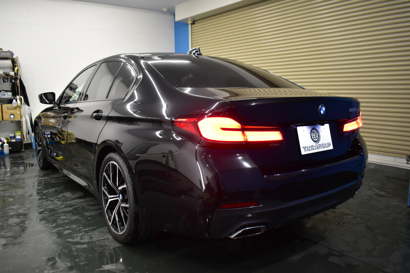 BMW 5シリーズ 530e Mｽﾎﾟｰﾂ ｴﾃﾞｨｼｮﾝｼﾞｮｲ+ LCI後期 PHEV 全席ﾋｰﾀｰ付茶革 新ﾃﾞｻﾞｲﾝLEDﾍｯﾄﾞﾗｲﾄ 可変ｻｽﾍﾟﾝｼｮﾝ ﾗｲﾌﾞｺｸﾋﾟｯﾄ ACC HUD LCW ﾀｯﾁﾊﾟﾈﾙﾅﾋﾞ3Dﾋﾞｭｰ全周囲ｶﾒ ﾌﾙｾｸﾞ 電動ﾄﾗﾝｸ 2年保証