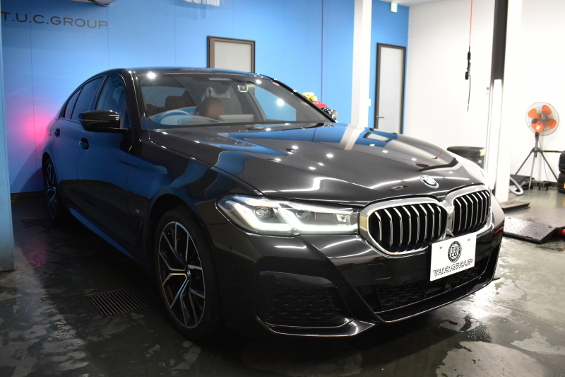 BMW 5シリーズ 530e Mｽﾎﾟｰﾂ ｴﾃﾞｨｼｮﾝｼﾞｮｲ+ LCI後期 PHEV 全席ﾋｰﾀｰ付茶革 新ﾃﾞｻﾞｲﾝLEDﾍｯﾄﾞﾗｲﾄ 可変ｻｽﾍﾟﾝｼｮﾝ ﾗｲﾌﾞｺｸﾋﾟｯﾄ ACC HUD LCW ﾀｯﾁﾊﾟﾈﾙﾅﾋﾞ3Dﾋﾞｭｰ全周囲ｶﾒ ﾌﾙｾｸﾞ 電動ﾄﾗﾝｸ 2年保証