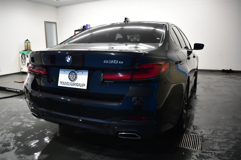 BMW 5シリーズ 530e Mｽﾎﾟｰﾂ ｴﾃﾞｨｼｮﾝｼﾞｮｲ+ LCI後期 PHEV 全席ﾋｰﾀｰ付茶革 新ﾃﾞｻﾞｲﾝLEDﾍｯﾄﾞﾗｲﾄ 可変ｻｽﾍﾟﾝｼｮﾝ ﾗｲﾌﾞｺｸﾋﾟｯﾄ ACC HUD LCW ﾀｯﾁﾊﾟﾈﾙﾅﾋﾞ3Dﾋﾞｭｰ全周囲ｶﾒ ﾌﾙｾｸﾞ 電動ﾄﾗﾝｸ 2年保証