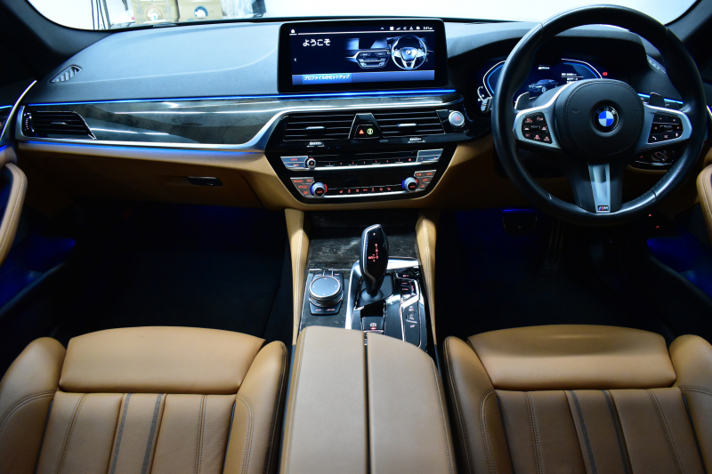 BMW 5シリーズ 530e Mｽﾎﾟｰﾂ ｴﾃﾞｨｼｮﾝｼﾞｮｲ+ LCI後期 PHEV 全席ﾋｰﾀｰ付茶革 新ﾃﾞｻﾞｲﾝLEDﾍｯﾄﾞﾗｲﾄ 可変ｻｽﾍﾟﾝｼｮﾝ ﾗｲﾌﾞｺｸﾋﾟｯﾄ ACC HUD LCW ﾀｯﾁﾊﾟﾈﾙﾅﾋﾞ3Dﾋﾞｭｰ全周囲ｶﾒ ﾌﾙｾｸﾞ 電動ﾄﾗﾝｸ 2年保証