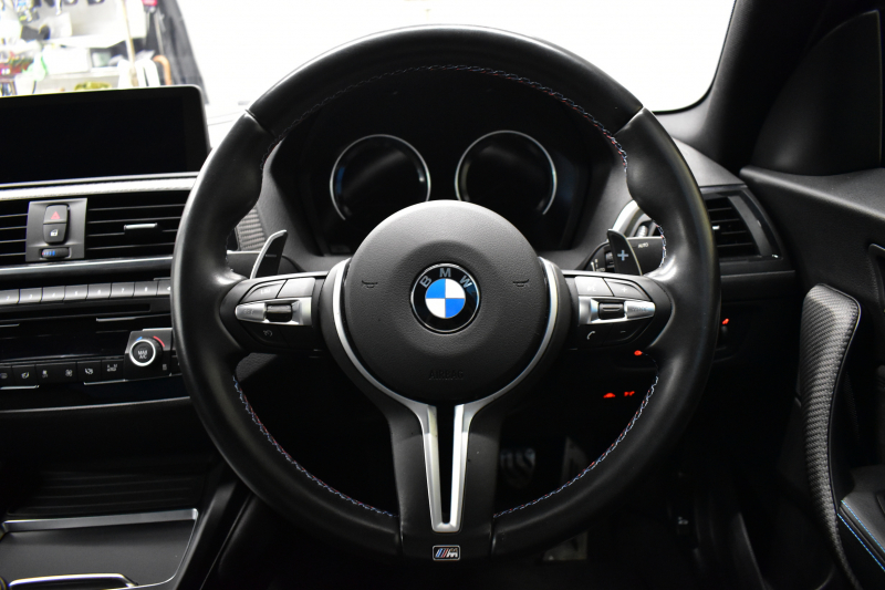 BMW Mシリーズ M2 ｴﾃﾞｨｼｮﾝﾌﾞﾗｯｸｼｬﾄﾞｳ LCI後期 100台限定 Mperformance19AW&ｶｰﾎﾞﾝﾃﾞｨﾌｭｰｻﾞｰ ﾋｰﾀｰ付黒革 ｱﾀﾞﾌﾟﾃｨﾌﾞﾍｷｻｺﾞﾅﾙLEDﾍｯﾄﾞﾗｲﾄ&ﾃｰﾙ ﾀｯﾁﾊﾟﾈﾙHDDﾅﾋﾞBｶﾒﾗ 車線逸脱&歩行者警告 衝突軽減ﾌﾞﾚｰｷ ｽﾏｰﾄｷｰ 2年保証