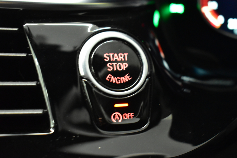 BMW 5シリーズ 530i Mｽﾎﾟｰﾂ ｲﾉﾍﾞｰｼｮﾝ＆ﾊｲﾗｲﾝP ｻﾝﾙｰﾌ 液晶ﾒｰﾀｰ  高出力ﾓﾃﾞﾙ  全席ﾋｰﾀｰ付黒革 HUD LEDﾍｯﾄﾞﾗｲﾄ 追従ACC 車線変更警告 ﾜｲﾔﾚｽ充電 ｼﾞｪｽﾁｬｰC ﾀｯﾁﾊﾟﾈﾙ対応iﾄﾞﾗｲﾌﾞHDDﾅﾋﾞﾌﾙｾｸﾞ 3Dﾋﾞｭｰ Pｱｼｽﾄﾌﾟﾗｽ 電動ﾄﾗﾝｸ 2年保証