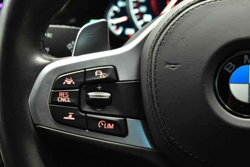 BMW 5シリーズ 530i Mｽﾎﾟｰﾂ ｲﾉﾍﾞｰｼｮﾝ＆ﾊｲﾗｲﾝP ｻﾝﾙｰﾌ 液晶ﾒｰﾀｰ  高出力ﾓﾃﾞﾙ  全席ﾋｰﾀｰ付黒革 HUD LEDﾍｯﾄﾞﾗｲﾄ 追従ACC 車線変更警告 ﾜｲﾔﾚｽ充電 ｼﾞｪｽﾁｬｰC ﾀｯﾁﾊﾟﾈﾙ対応iﾄﾞﾗｲﾌﾞHDDﾅﾋﾞﾌﾙｾｸﾞ 3Dﾋﾞｭｰ Pｱｼｽﾄﾌﾟﾗｽ 電動ﾄﾗﾝｸ 2年保証