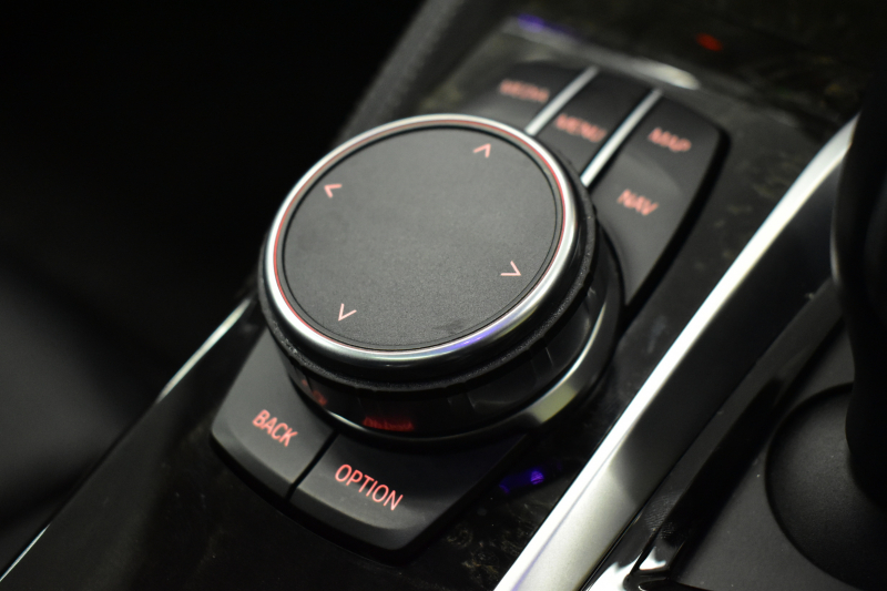 BMW 5シリーズ 530i Mｽﾎﾟｰﾂ ｲﾉﾍﾞｰｼｮﾝ＆ﾊｲﾗｲﾝP ｻﾝﾙｰﾌ 液晶ﾒｰﾀｰ  高出力ﾓﾃﾞﾙ  全席ﾋｰﾀｰ付黒革 HUD LEDﾍｯﾄﾞﾗｲﾄ 追従ACC 車線変更警告 ﾜｲﾔﾚｽ充電 ｼﾞｪｽﾁｬｰC ﾀｯﾁﾊﾟﾈﾙ対応iﾄﾞﾗｲﾌﾞHDDﾅﾋﾞﾌﾙｾｸﾞ 3Dﾋﾞｭｰ Pｱｼｽﾄﾌﾟﾗｽ 電動ﾄﾗﾝｸ 2年保証