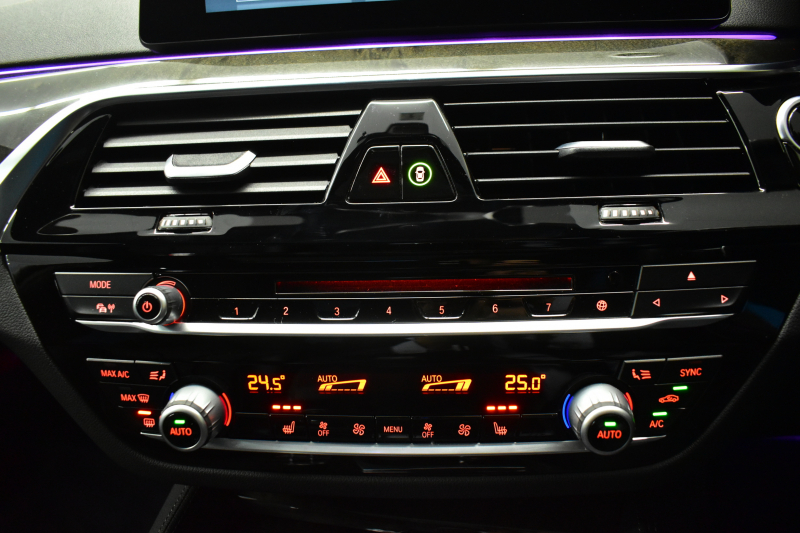 BMW 5シリーズ 530i Mｽﾎﾟｰﾂ ｲﾉﾍﾞｰｼｮﾝ＆ﾊｲﾗｲﾝP ｻﾝﾙｰﾌ 液晶ﾒｰﾀｰ  高出力ﾓﾃﾞﾙ  全席ﾋｰﾀｰ付黒革 HUD LEDﾍｯﾄﾞﾗｲﾄ 追従ACC 車線変更警告 ﾜｲﾔﾚｽ充電 ｼﾞｪｽﾁｬｰC ﾀｯﾁﾊﾟﾈﾙ対応iﾄﾞﾗｲﾌﾞHDDﾅﾋﾞﾌﾙｾｸﾞ 3Dﾋﾞｭｰ Pｱｼｽﾄﾌﾟﾗｽ 電動ﾄﾗﾝｸ 2年保証