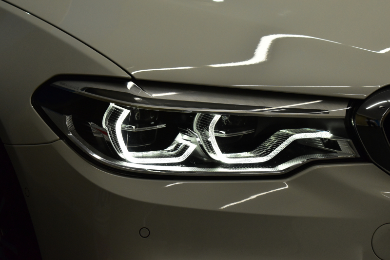 BMW 5シリーズ 530i Mｽﾎﾟｰﾂ ｲﾉﾍﾞｰｼｮﾝ＆ﾊｲﾗｲﾝP ｻﾝﾙｰﾌ 液晶ﾒｰﾀｰ  高出力ﾓﾃﾞﾙ  全席ﾋｰﾀｰ付黒革 HUD LEDﾍｯﾄﾞﾗｲﾄ 追従ACC 車線変更警告 ﾜｲﾔﾚｽ充電 ｼﾞｪｽﾁｬｰC ﾀｯﾁﾊﾟﾈﾙ対応iﾄﾞﾗｲﾌﾞHDDﾅﾋﾞﾌﾙｾｸﾞ 3Dﾋﾞｭｰ Pｱｼｽﾄﾌﾟﾗｽ 電動ﾄﾗﾝｸ 2年保証