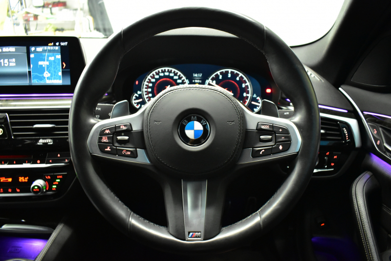 BMW 5シリーズ 530i Mｽﾎﾟｰﾂ ｲﾉﾍﾞｰｼｮﾝ＆ﾊｲﾗｲﾝP ｻﾝﾙｰﾌ 液晶ﾒｰﾀｰ  高出力ﾓﾃﾞﾙ  全席ﾋｰﾀｰ付黒革 HUD LEDﾍｯﾄﾞﾗｲﾄ 追従ACC 車線変更警告 ﾜｲﾔﾚｽ充電 ｼﾞｪｽﾁｬｰC ﾀｯﾁﾊﾟﾈﾙ対応iﾄﾞﾗｲﾌﾞHDDﾅﾋﾞﾌﾙｾｸﾞ 3Dﾋﾞｭｰ Pｱｼｽﾄﾌﾟﾗｽ 電動ﾄﾗﾝｸ 2年保証