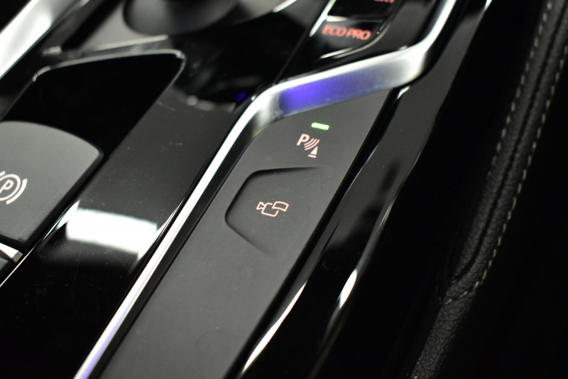 BMW 5シリーズ 530i Mｽﾎﾟｰﾂ ｲﾉﾍﾞｰｼｮﾝ＆ﾊｲﾗｲﾝP ｻﾝﾙｰﾌ 液晶ﾒｰﾀｰ  高出力ﾓﾃﾞﾙ  全席ﾋｰﾀｰ付黒革 HUD LEDﾍｯﾄﾞﾗｲﾄ 追従ACC 車線変更警告 ﾜｲﾔﾚｽ充電 ｼﾞｪｽﾁｬｰC ﾀｯﾁﾊﾟﾈﾙ対応iﾄﾞﾗｲﾌﾞHDDﾅﾋﾞﾌﾙｾｸﾞ 3Dﾋﾞｭｰ Pｱｼｽﾄﾌﾟﾗｽ 電動ﾄﾗﾝｸ 2年保証