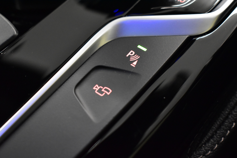 BMW 5シリーズ 530i Mｽﾎﾟｰﾂ ｲﾉﾍﾞｰｼｮﾝ＆ﾊｲﾗｲﾝP ｻﾝﾙｰﾌ 液晶ﾒｰﾀｰ  高出力ﾓﾃﾞﾙ  全席ﾋｰﾀｰ付黒革 HUD LEDﾍｯﾄﾞﾗｲﾄ 追従ACC 車線変更警告 ﾜｲﾔﾚｽ充電 ｼﾞｪｽﾁｬｰC ﾀｯﾁﾊﾟﾈﾙ対応iﾄﾞﾗｲﾌﾞHDDﾅﾋﾞﾌﾙｾｸﾞ 3Dﾋﾞｭｰ Pｱｼｽﾄﾌﾟﾗｽ 電動ﾄﾗﾝｸ 2年保証