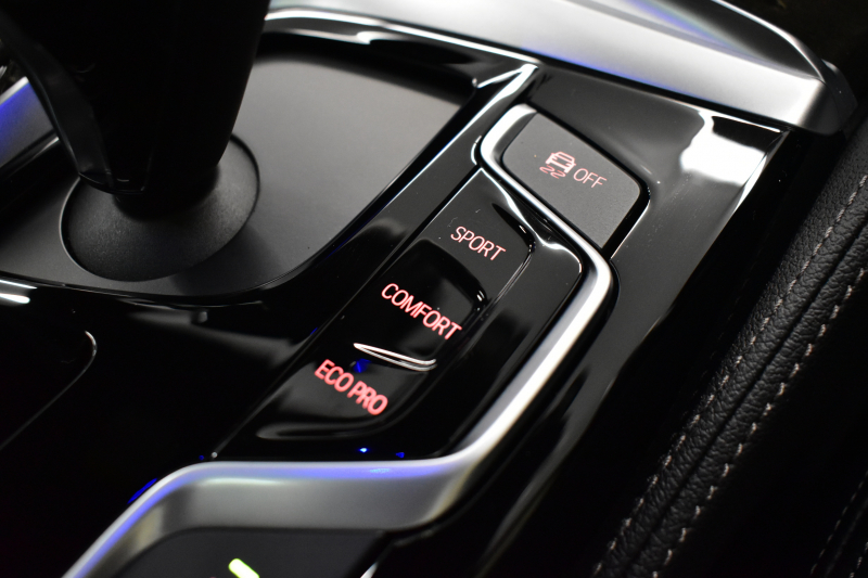 BMW 5シリーズ 530i Mｽﾎﾟｰﾂ ｲﾉﾍﾞｰｼｮﾝ＆ﾊｲﾗｲﾝP ｻﾝﾙｰﾌ 液晶ﾒｰﾀｰ  高出力ﾓﾃﾞﾙ  全席ﾋｰﾀｰ付黒革 HUD LEDﾍｯﾄﾞﾗｲﾄ 追従ACC 車線変更警告 ﾜｲﾔﾚｽ充電 ｼﾞｪｽﾁｬｰC ﾀｯﾁﾊﾟﾈﾙ対応iﾄﾞﾗｲﾌﾞHDDﾅﾋﾞﾌﾙｾｸﾞ 3Dﾋﾞｭｰ Pｱｼｽﾄﾌﾟﾗｽ 電動ﾄﾗﾝｸ 2年保証