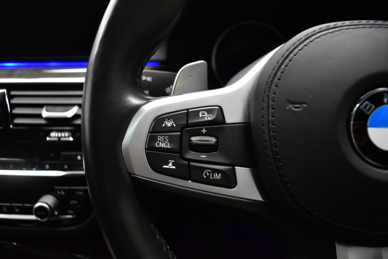 BMW 5シリーズ 530i Mｽﾎﾟｰﾂ ｲﾉﾍﾞｰｼｮﾝ＆ﾊｲﾗｲﾝP ｻﾝﾙｰﾌ 液晶ﾒｰﾀｰ  高出力ﾓﾃﾞﾙ  全席ﾋｰﾀｰ付黒革 HUD LEDﾍｯﾄﾞﾗｲﾄ 追従ACC 車線変更警告 ﾜｲﾔﾚｽ充電 ｼﾞｪｽﾁｬｰC ﾀｯﾁﾊﾟﾈﾙ対応iﾄﾞﾗｲﾌﾞHDDﾅﾋﾞﾌﾙｾｸﾞ 3Dﾋﾞｭｰ Pｱｼｽﾄﾌﾟﾗｽ 電動ﾄﾗﾝｸ 2年保証