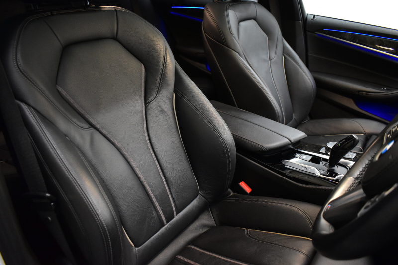 BMW 5シリーズ 530i Mｽﾎﾟｰﾂ ｲﾉﾍﾞｰｼｮﾝ＆ﾊｲﾗｲﾝP ｻﾝﾙｰﾌ 液晶ﾒｰﾀｰ  高出力ﾓﾃﾞﾙ  全席ﾋｰﾀｰ付黒革 HUD LEDﾍｯﾄﾞﾗｲﾄ 追従ACC 車線変更警告 ﾜｲﾔﾚｽ充電 ｼﾞｪｽﾁｬｰC ﾀｯﾁﾊﾟﾈﾙ対応iﾄﾞﾗｲﾌﾞHDDﾅﾋﾞﾌﾙｾｸﾞ 3Dﾋﾞｭｰ Pｱｼｽﾄﾌﾟﾗｽ 電動ﾄﾗﾝｸ 2年保証