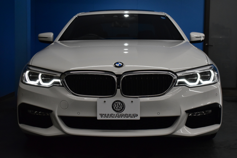 BMW 5シリーズ 530i Mｽﾎﾟｰﾂ ｲﾉﾍﾞｰｼｮﾝ＆ﾊｲﾗｲﾝP ｻﾝﾙｰﾌ 液晶ﾒｰﾀｰ  高出力ﾓﾃﾞﾙ  全席ﾋｰﾀｰ付黒革 HUD LEDﾍｯﾄﾞﾗｲﾄ 追従ACC 車線変更警告 ﾜｲﾔﾚｽ充電 ｼﾞｪｽﾁｬｰC ﾀｯﾁﾊﾟﾈﾙ対応iﾄﾞﾗｲﾌﾞHDDﾅﾋﾞﾌﾙｾｸﾞ 3Dﾋﾞｭｰ Pｱｼｽﾄﾌﾟﾗｽ 電動ﾄﾗﾝｸ 2年保証