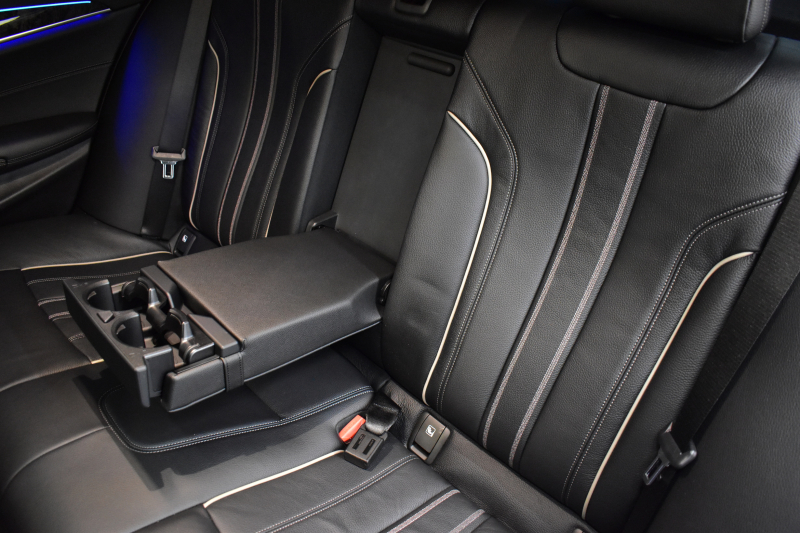 BMW 5シリーズ 530i Mｽﾎﾟｰﾂ ｲﾉﾍﾞｰｼｮﾝ＆ﾊｲﾗｲﾝP ｻﾝﾙｰﾌ 液晶ﾒｰﾀｰ  高出力ﾓﾃﾞﾙ  全席ﾋｰﾀｰ付黒革 HUD LEDﾍｯﾄﾞﾗｲﾄ 追従ACC 車線変更警告 ﾜｲﾔﾚｽ充電 ｼﾞｪｽﾁｬｰC ﾀｯﾁﾊﾟﾈﾙ対応iﾄﾞﾗｲﾌﾞHDDﾅﾋﾞﾌﾙｾｸﾞ 3Dﾋﾞｭｰ Pｱｼｽﾄﾌﾟﾗｽ 電動ﾄﾗﾝｸ 2年保証