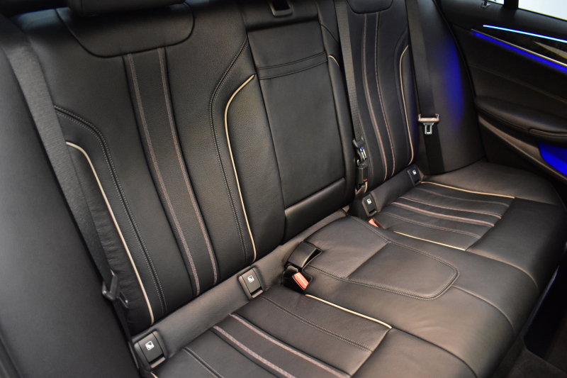 BMW 5シリーズ 530i Mｽﾎﾟｰﾂ ｲﾉﾍﾞｰｼｮﾝ＆ﾊｲﾗｲﾝP ｻﾝﾙｰﾌ 液晶ﾒｰﾀｰ  高出力ﾓﾃﾞﾙ  全席ﾋｰﾀｰ付黒革 HUD LEDﾍｯﾄﾞﾗｲﾄ 追従ACC 車線変更警告 ﾜｲﾔﾚｽ充電 ｼﾞｪｽﾁｬｰC ﾀｯﾁﾊﾟﾈﾙ対応iﾄﾞﾗｲﾌﾞHDDﾅﾋﾞﾌﾙｾｸﾞ 3Dﾋﾞｭｰ Pｱｼｽﾄﾌﾟﾗｽ 電動ﾄﾗﾝｸ 2年保証