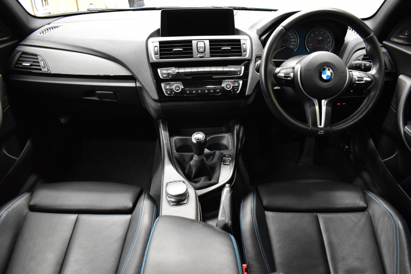 BMW Mシリーズ M2 6速MT ﾋｰﾀｰ付黒革 ﾊｰﾏﾝｶｰﾄﾞﾝ ﾀｯﾁﾊﾟｯﾄﾞHDDﾅﾋﾞ Bｶﾒﾗ ﾘｱPDC 19AW 車線逸脱&歩行者警告 衝突軽減ﾌﾞﾚｰｷ ｷｾﾉﾝﾍｯﾄﾞﾗｲﾄ ｶｰﾎﾞﾝｲﾝﾃﾘｱ ﾄﾗﾝｸｽﾎﾟｲﾗｰ iｽﾄｯﾌﾟ ｽﾏｰﾄｷｰ 2年保証