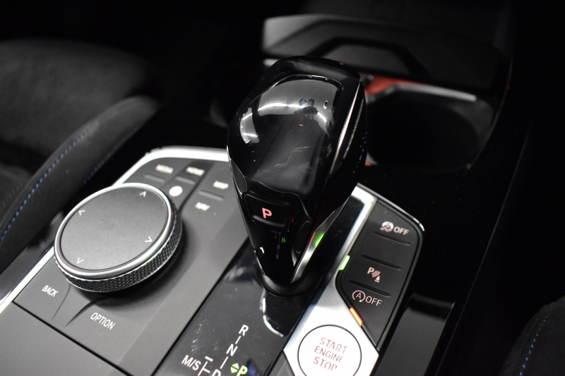 BMW 1シリーズ M135i xDrive 期間限定特別掲載 4WD ﾃﾞﾋﾞｭｰP ﾋｰﾀｰ付電動Mｽﾎﾟｰﾂｼｰﾄ 可変ｻｽﾍﾟﾝｼｮﾝ Mｼｰﾄﾍﾞﾙﾄ Mｽﾎﾟｰﾂﾌﾞﾚｰｷ 追従ACC BMWﾗｲﾌﾞｺｯｸﾋﾟｯﾄ ﾀｯﾁﾊﾟﾈﾙﾅﾋﾞ ｱｯﾌﾟﾙｶｰﾌﾟﾚｲ LEDﾍｯﾄﾞﾗｲﾄ 電動Rｹﾞｰﾄ 2年保証