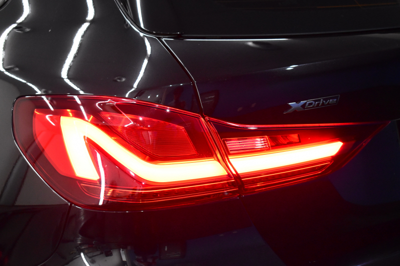 BMW 1シリーズ M135i xDrive 期間限定特別掲載 4WD ﾃﾞﾋﾞｭｰP ﾋｰﾀｰ付電動Mｽﾎﾟｰﾂｼｰﾄ 可変ｻｽﾍﾟﾝｼｮﾝ Mｼｰﾄﾍﾞﾙﾄ Mｽﾎﾟｰﾂﾌﾞﾚｰｷ 追従ACC BMWﾗｲﾌﾞｺｯｸﾋﾟｯﾄ ﾀｯﾁﾊﾟﾈﾙﾅﾋﾞ ｱｯﾌﾟﾙｶｰﾌﾟﾚｲ LEDﾍｯﾄﾞﾗｲﾄ 電動Rｹﾞｰﾄ 2年保証