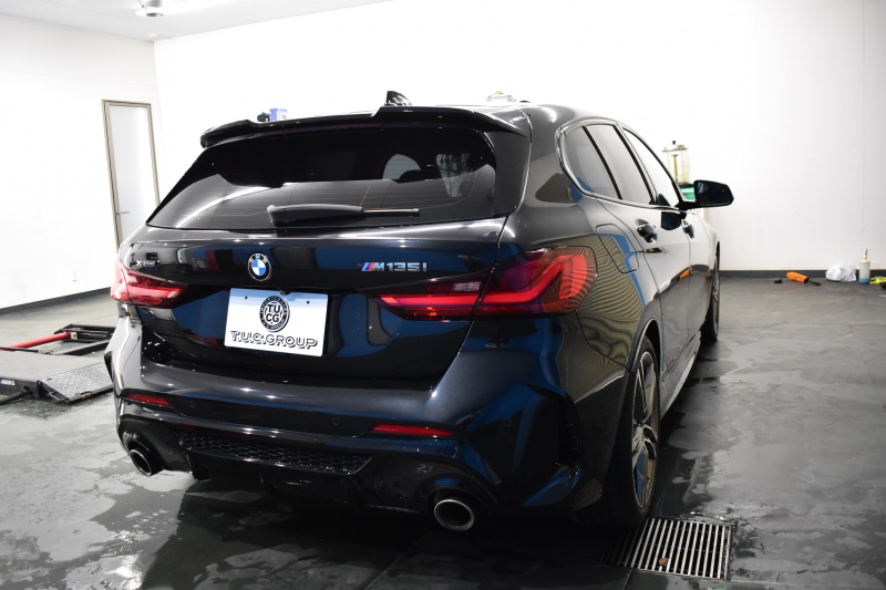 BMW 1シリーズ M135i xDrive 期間限定特別掲載 4WD ﾃﾞﾋﾞｭｰP ﾋｰﾀｰ付電動Mｽﾎﾟｰﾂｼｰﾄ 可変ｻｽﾍﾟﾝｼｮﾝ Mｼｰﾄﾍﾞﾙﾄ Mｽﾎﾟｰﾂﾌﾞﾚｰｷ 追従ACC BMWﾗｲﾌﾞｺｯｸﾋﾟｯﾄ ﾀｯﾁﾊﾟﾈﾙﾅﾋﾞ ｱｯﾌﾟﾙｶｰﾌﾟﾚｲ LEDﾍｯﾄﾞﾗｲﾄ 電動Rｹﾞｰﾄ 2年保証