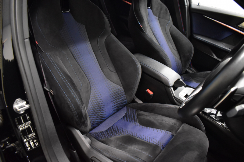 BMW 1シリーズ M135i xDrive 期間限定特別掲載 4WD ﾃﾞﾋﾞｭｰP ﾋｰﾀｰ付電動Mｽﾎﾟｰﾂｼｰﾄ 可変ｻｽﾍﾟﾝｼｮﾝ Mｼｰﾄﾍﾞﾙﾄ Mｽﾎﾟｰﾂﾌﾞﾚｰｷ 追従ACC BMWﾗｲﾌﾞｺｯｸﾋﾟｯﾄ ﾀｯﾁﾊﾟﾈﾙﾅﾋﾞ ｱｯﾌﾟﾙｶｰﾌﾟﾚｲ LEDﾍｯﾄﾞﾗｲﾄ 電動Rｹﾞｰﾄ 2年保証