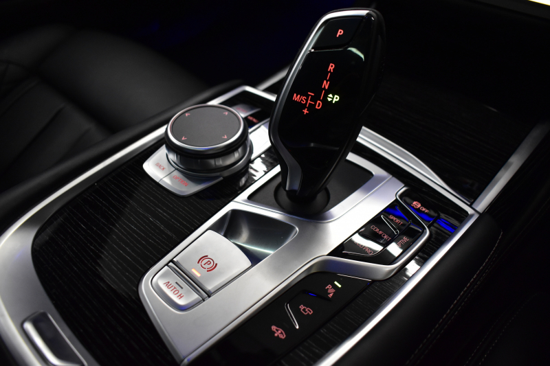 BMW 7シリーズ 740i Mｽﾎﾟｰﾂ LCI後期 1ｵｰﾅｰ ｲﾉﾍﾞｰｼｮﾝP ｻﾝﾙｰﾌ BMWﾚｰｻﾞｰLED 全席ﾋｰﾀｰ&前席ﾍﾞﾝﾁﾚｰｼｮﾝ付黒革 ACC HUD BMWﾗｲﾌﾞｺｯｸﾋﾟｯﾄ ﾀｯﾁﾊﾟﾈﾙﾅﾋﾞ3Dﾋﾞｭｰ ﾌﾙｾｸﾞ ﾊｰﾏﾝｶｰﾄﾞﾝ  液晶ﾒｰﾀｰ 20AW 車線変更&逸脱&歩行者警告 衝突軽減ﾌﾞﾚｰｷ 2年保証