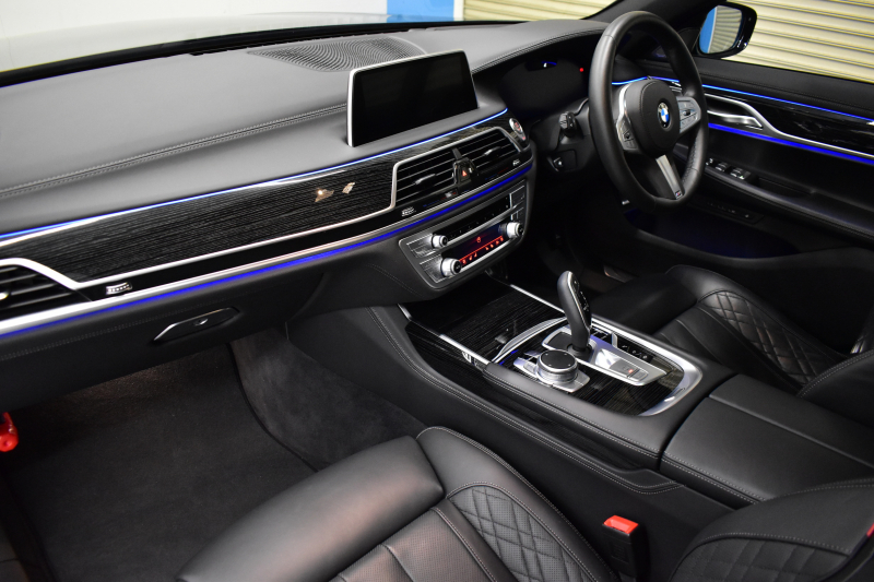 BMW 7シリーズ 740i Mｽﾎﾟｰﾂ LCI後期 1ｵｰﾅｰ ｲﾉﾍﾞｰｼｮﾝP ｻﾝﾙｰﾌ BMWﾚｰｻﾞｰLED 全席ﾋｰﾀｰ&前席ﾍﾞﾝﾁﾚｰｼｮﾝ付黒革 ACC HUD BMWﾗｲﾌﾞｺｯｸﾋﾟｯﾄ ﾀｯﾁﾊﾟﾈﾙﾅﾋﾞ3Dﾋﾞｭｰ ﾌﾙｾｸﾞ ﾊｰﾏﾝｶｰﾄﾞﾝ  液晶ﾒｰﾀｰ 20AW 車線変更&逸脱&歩行者警告 衝突軽減ﾌﾞﾚｰｷ 2年保証