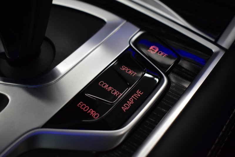 BMW 7シリーズ 740i Mｽﾎﾟｰﾂ LCI後期 1ｵｰﾅｰ ｲﾉﾍﾞｰｼｮﾝP ｻﾝﾙｰﾌ BMWﾚｰｻﾞｰLED 全席ﾋｰﾀｰ&前席ﾍﾞﾝﾁﾚｰｼｮﾝ付黒革 ACC HUD BMWﾗｲﾌﾞｺｯｸﾋﾟｯﾄ ﾀｯﾁﾊﾟﾈﾙﾅﾋﾞ3Dﾋﾞｭｰ ﾌﾙｾｸﾞ ﾊｰﾏﾝｶｰﾄﾞﾝ  液晶ﾒｰﾀｰ 20AW 車線変更&逸脱&歩行者警告 衝突軽減ﾌﾞﾚｰｷ 2年保証