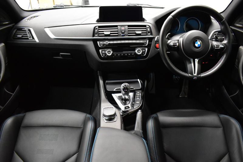 BMW Mシリーズ M2 ｺﾝﾍﾟﾃｨｼｮﾝ MDCT 7速DCT LCI後期  ﾊｰﾏﾝｶｰﾄﾞﾝ 専用410馬力ｴﾝｼﾞﾝ LEDﾍｯﾄﾞﾗｲﾄ&ﾃｰﾙ ﾋｰﾀｰ付黒革 ﾀｯﾁﾊﾟﾈﾙHDDﾅﾋﾞBｶﾒﾗ 19AW 衝突軽減B 車線逸脱＆歩行者警告 ｶｰﾎﾞﾝｲﾝﾃﾘｱ Mｼｰﾄﾍﾞﾙﾄ 2年保証